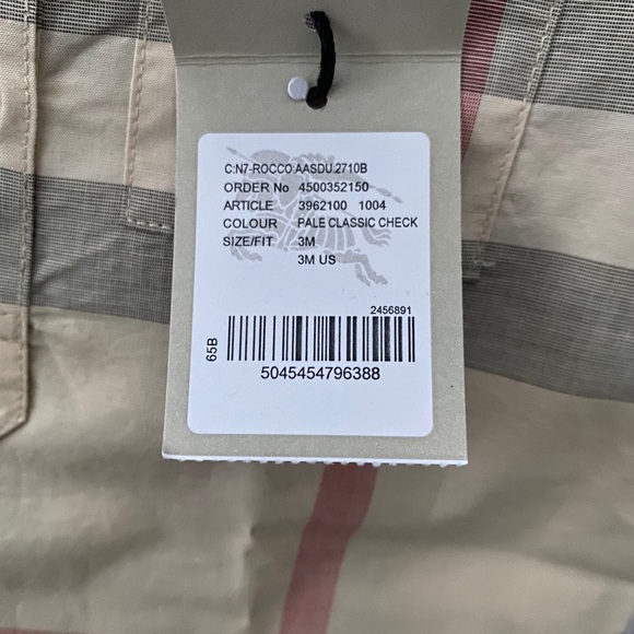 Adorable Burberry pale check playsuit NWT - Picture 3 of 3